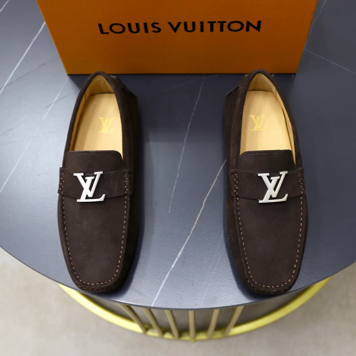 Ex-factory price: 480💰【LV】Louis Vuitton ⚠️High-end men’s driving and pedal series ⚠️38-44 (customized for 45) ⚠️All original cowhide leather! Thick and soft! Made entirely of calfskin lining! Rubber sheet anti-slip beanie sole! Three-dimensional package technology! Fashionable and classic! Handicrafts! Original high quality! Feel free to compare!